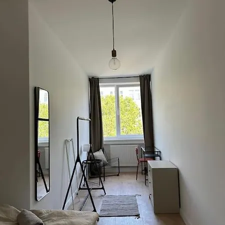 Helles Elegantes In Berlin-schoeneberg * Berlin