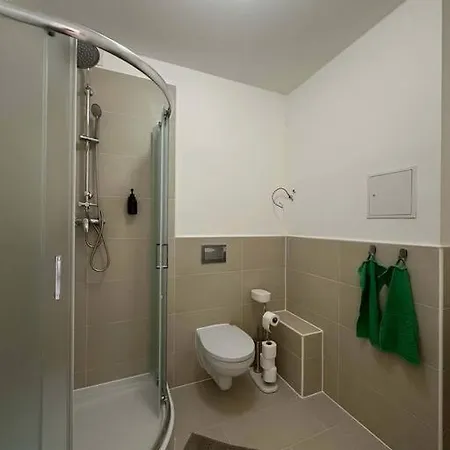 Helles Elegantes In Berlin-schoeneberg Apartment Berlin