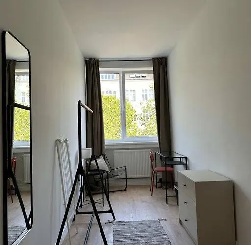 Helles Elegantes In Berlin-schoeneberg ברלין