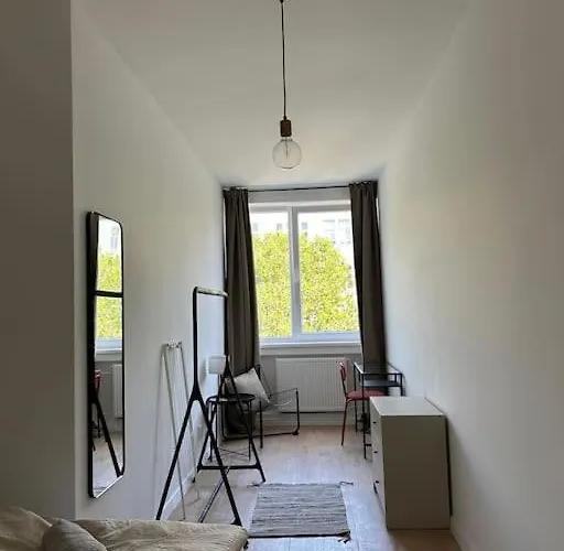 Helles Elegantes In Berlin-schoeneberg * ברלין