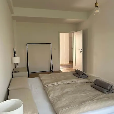 Helles Elegantes In Berlin-schoeneberg *